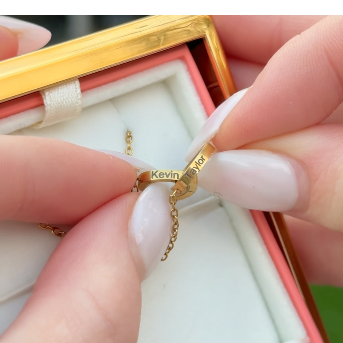Eternal Rose Box & Necklace